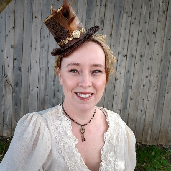 Meet your Posher, Amanda - Picture 1 of 1